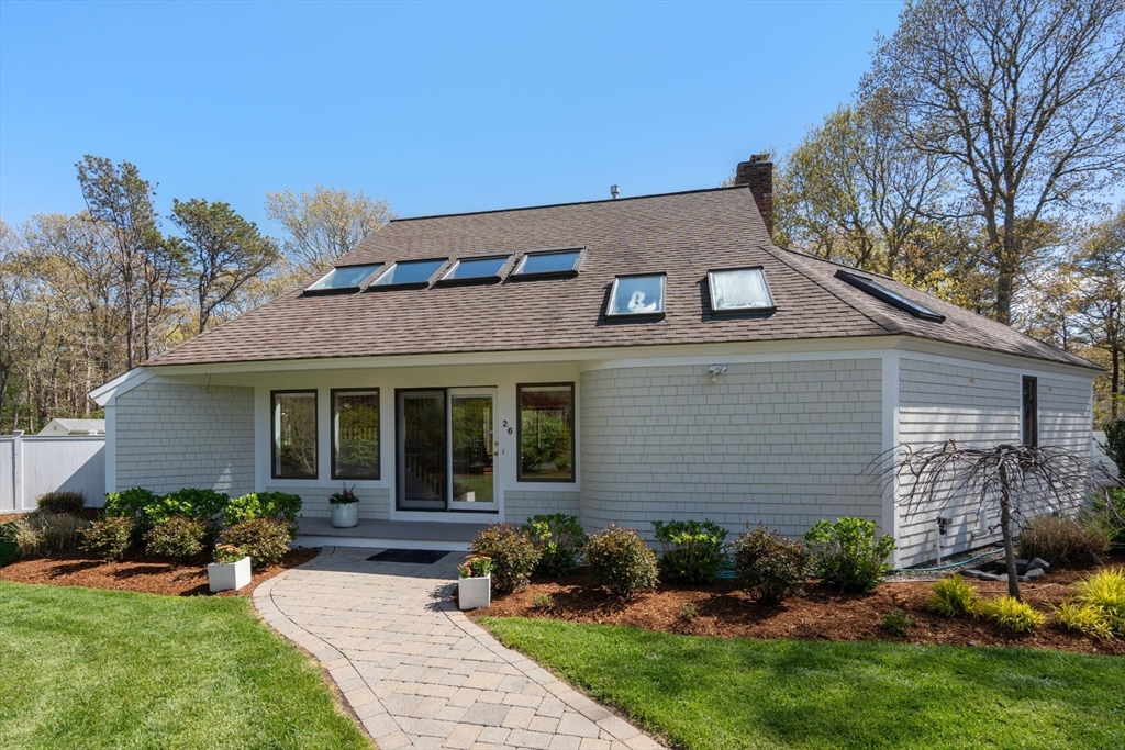 Photo of 26 Driftwood Cir, Mashpee, MA