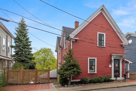 Photo of 6 Gifford Court, Salem, MA 01970 (MLS # 73512209)