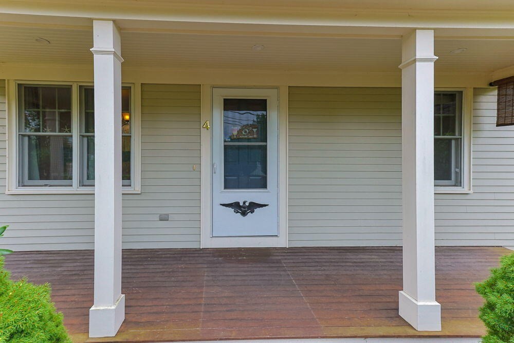 56 Carriage Shop Rd 4