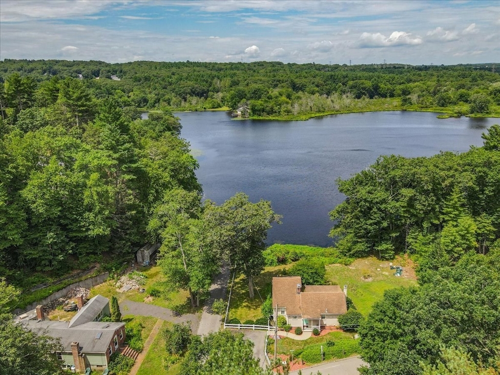 48 Lakeshore Dr