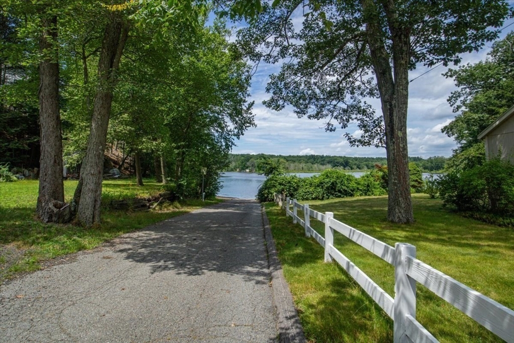 48 Lakeshore Dr