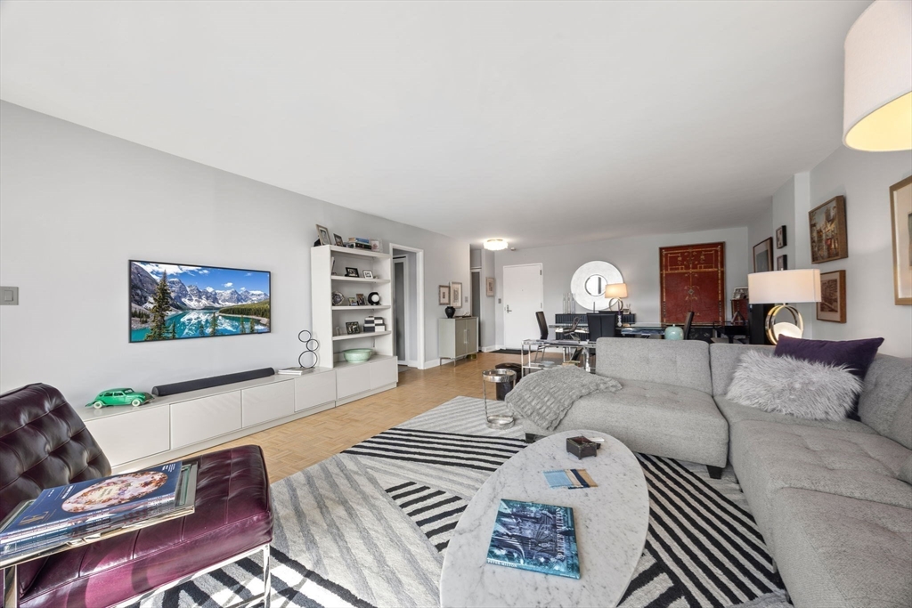 566 Commonwealth 608