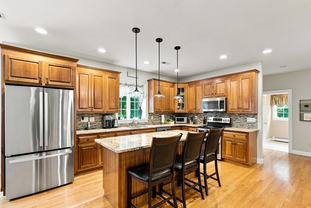 161 South St, Upton, MA Photo #6