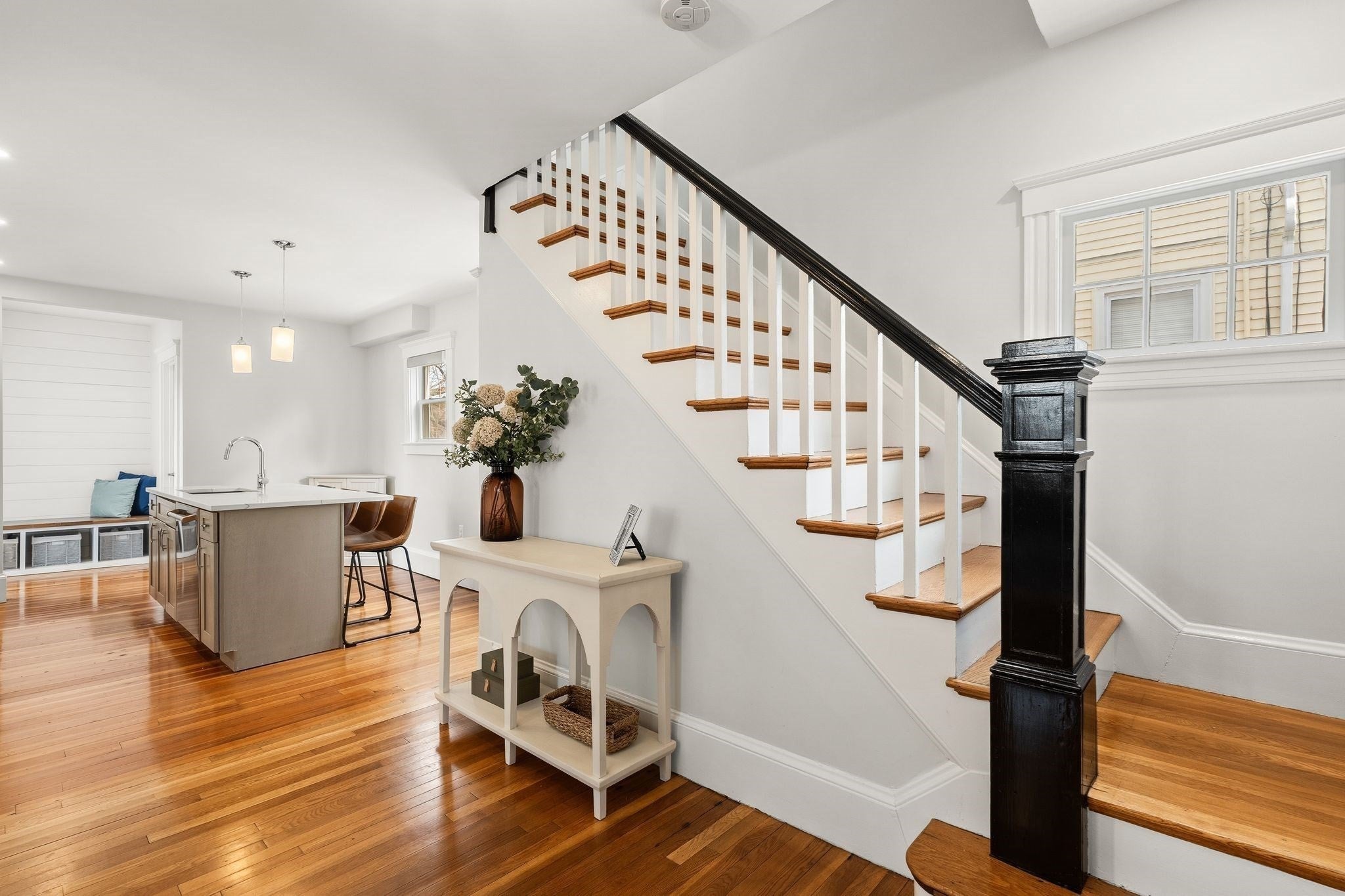 10 Nahanton Ave