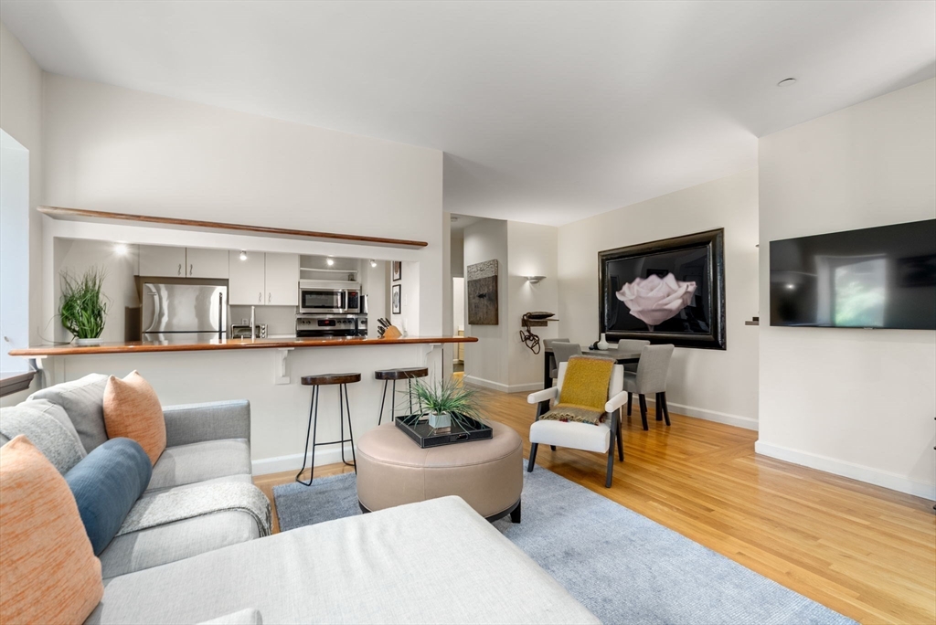 2 Clarendon St 302