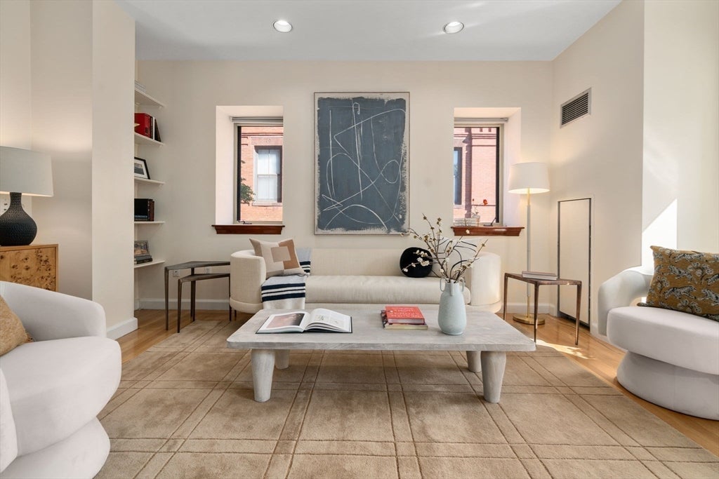 2 Clarendon St 302, Boston MA 02116