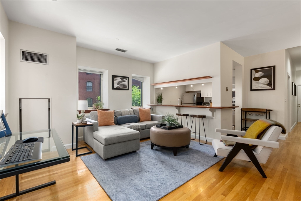 2 Clarendon St 302