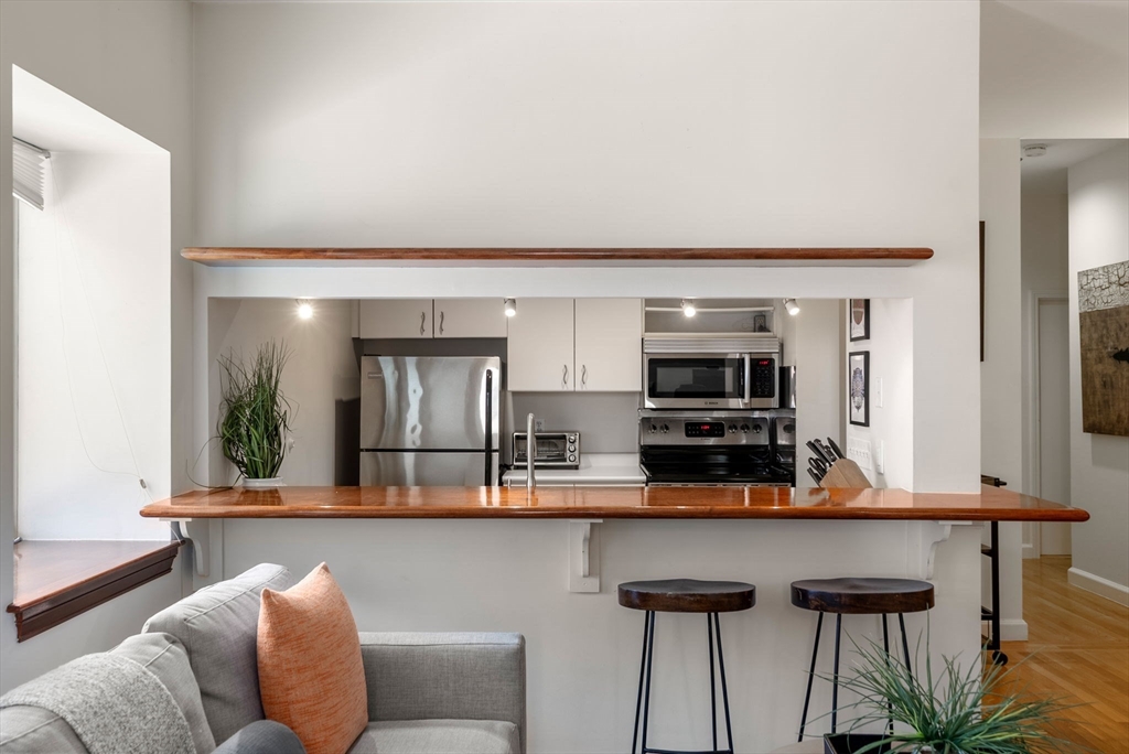 2 Clarendon St 302