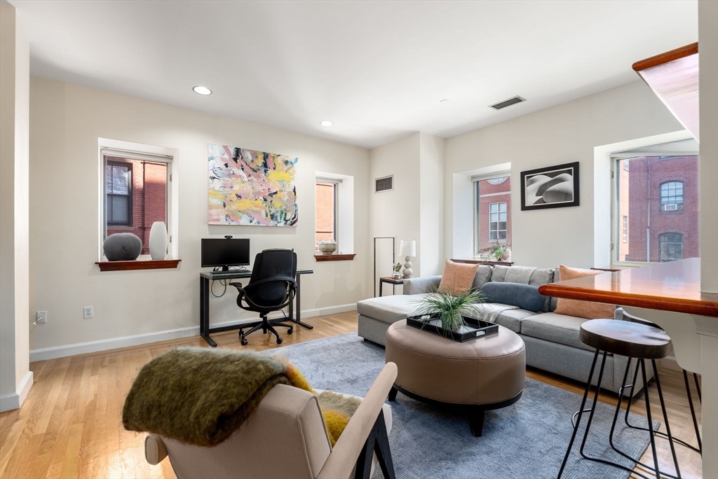 2 Clarendon St 302