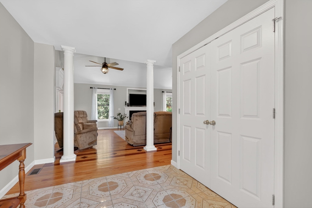 8 Carla Ln