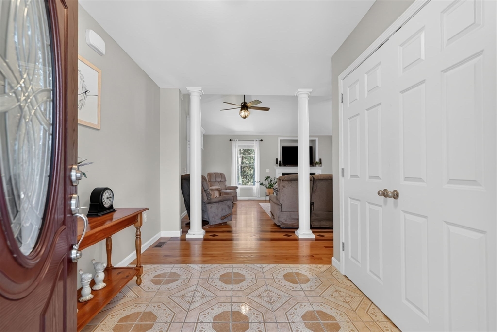 8 Carla Ln