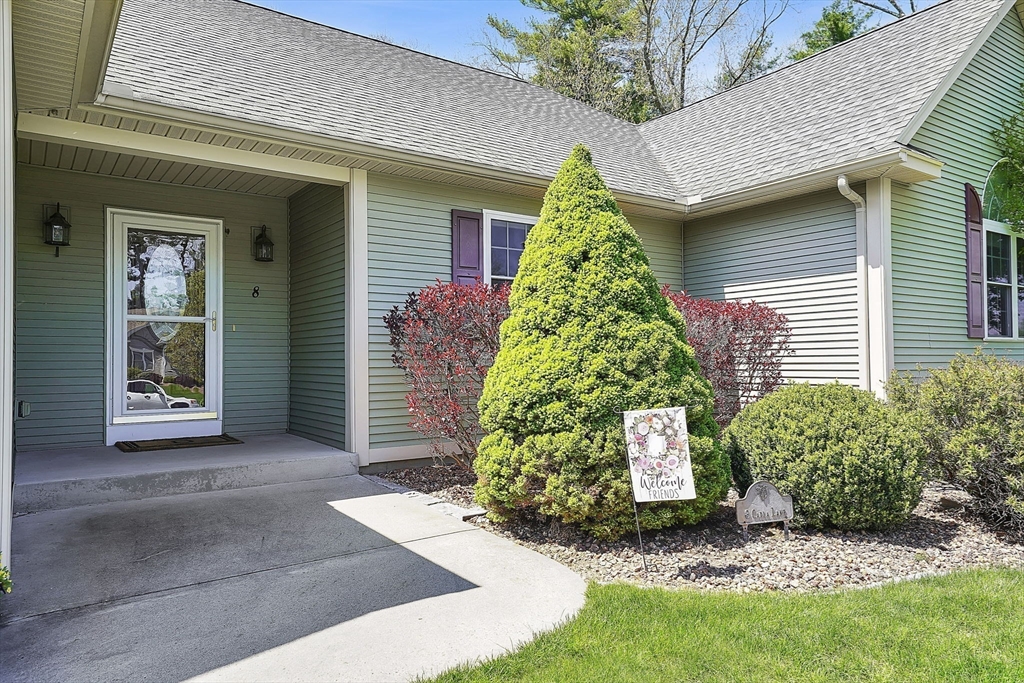 8 Carla Ln