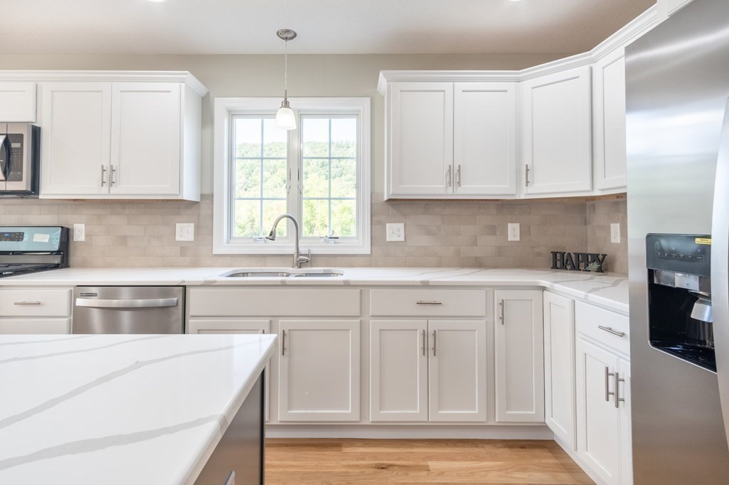 Monson, Massachusetts 01057, United States, 4 Bedrooms Bedrooms, ,3 BathroomsBathrooms,Residential,Active,227879