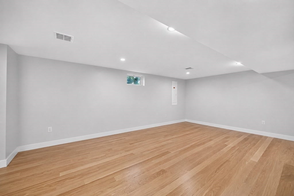 409 Pearl St, Reading, MA Photo #34