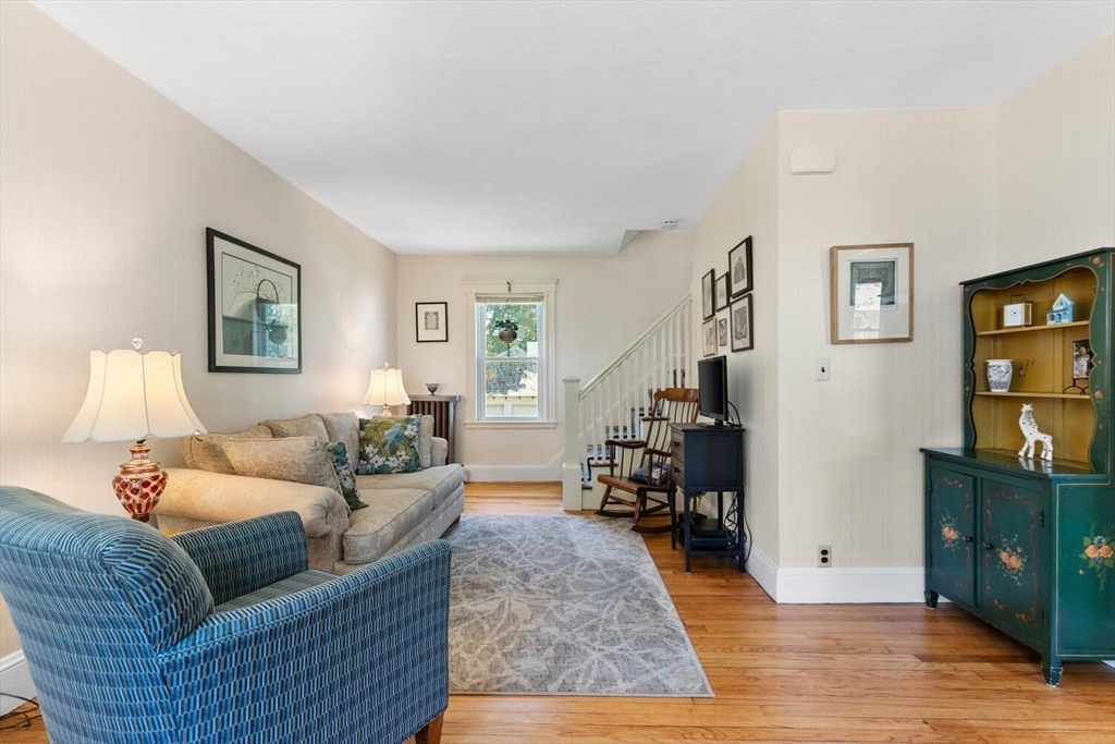 33 Lowell Ave