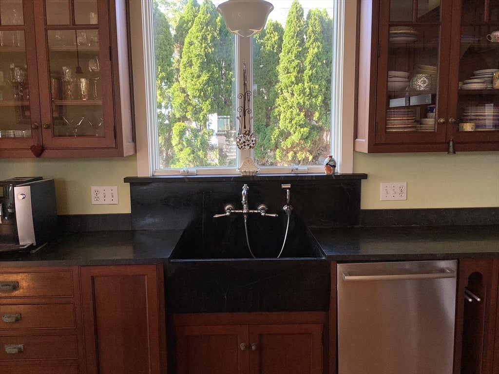 11 Bluff Rd, Hull, MA Photo #12