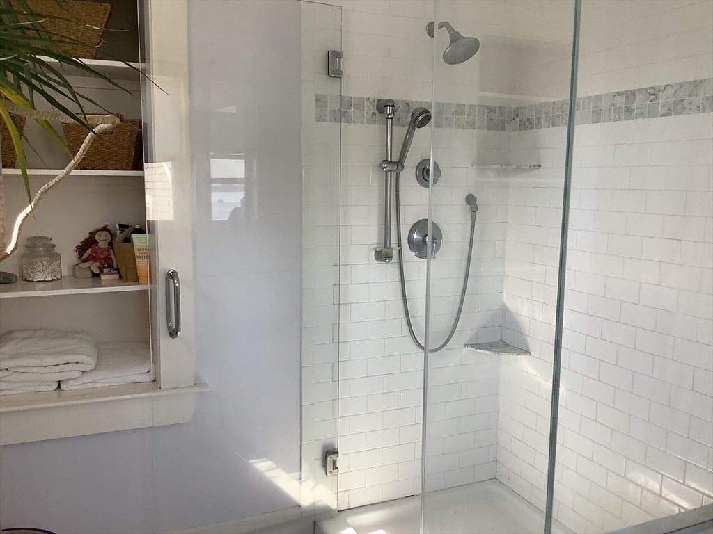 11 Bluff Rd, Hull, MA Photo #25