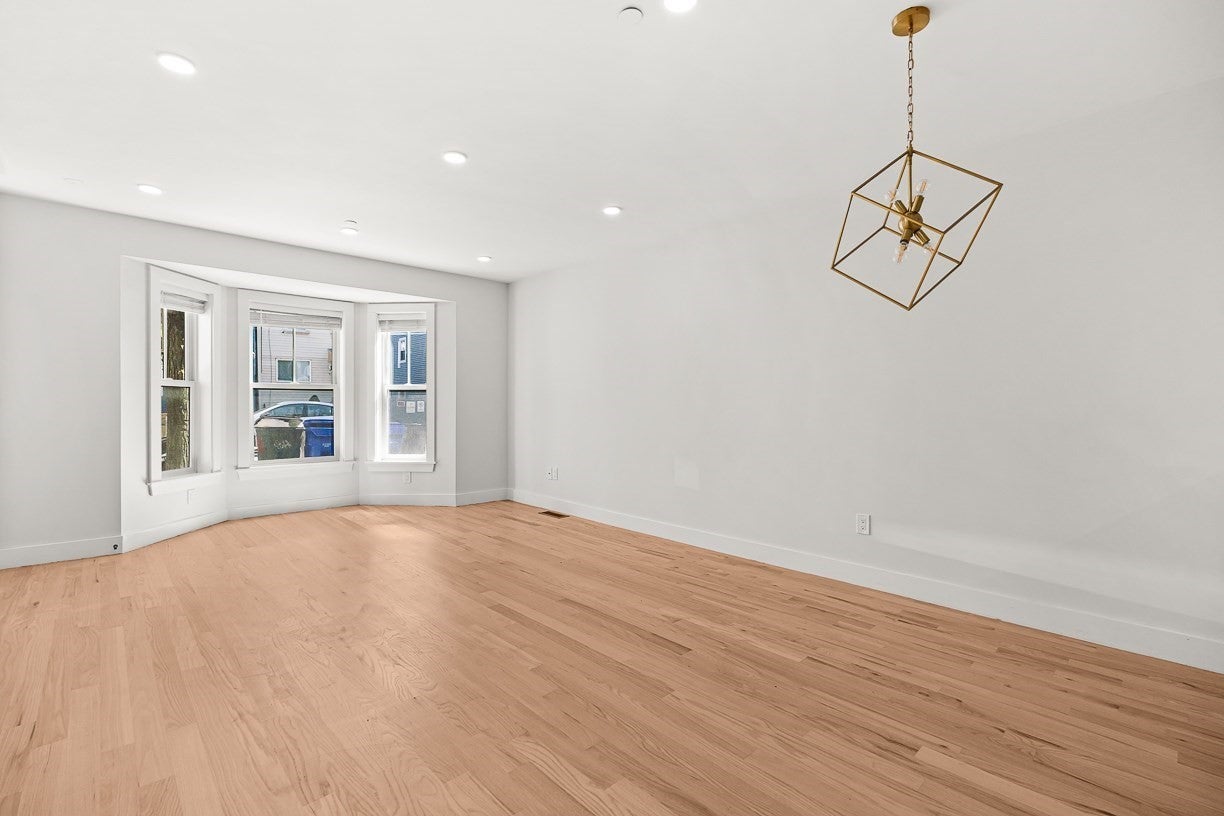 216 Havre St 1