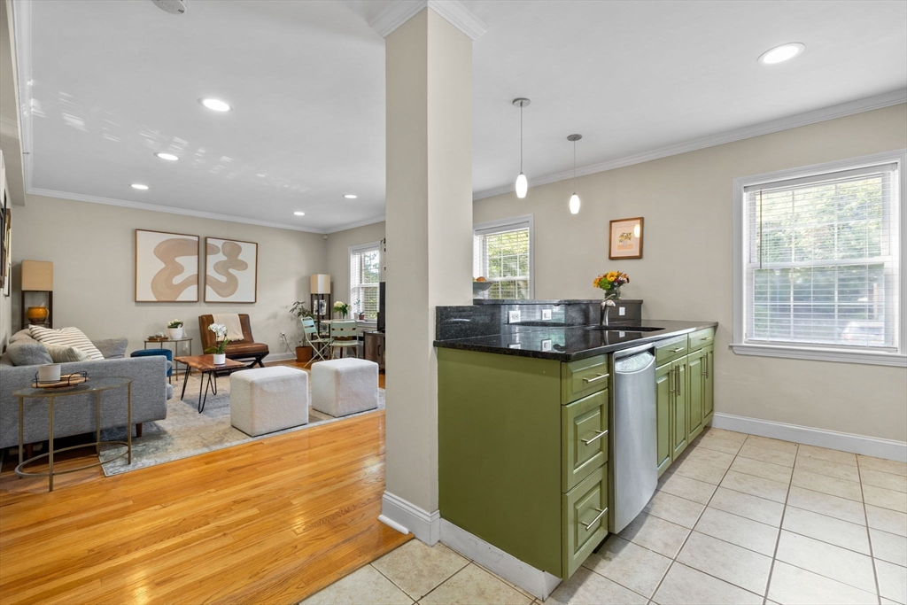 27-29 Commonwealth Ave 9