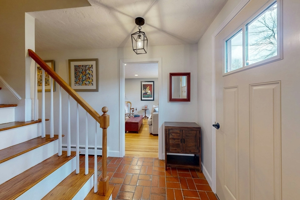 65 Colonial Rd