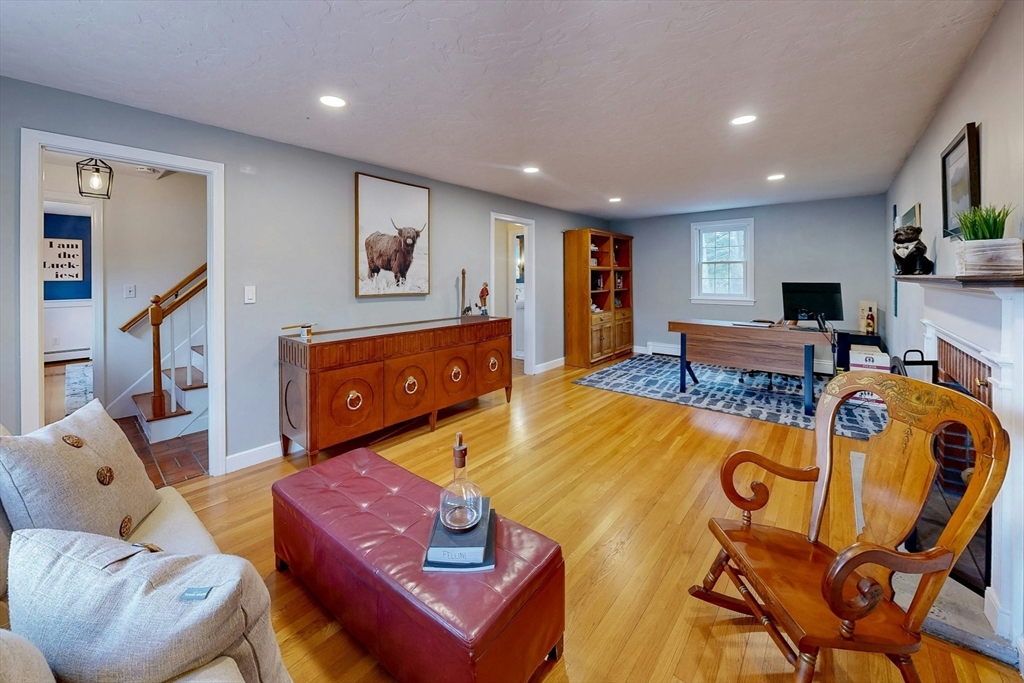 65 Colonial Rd