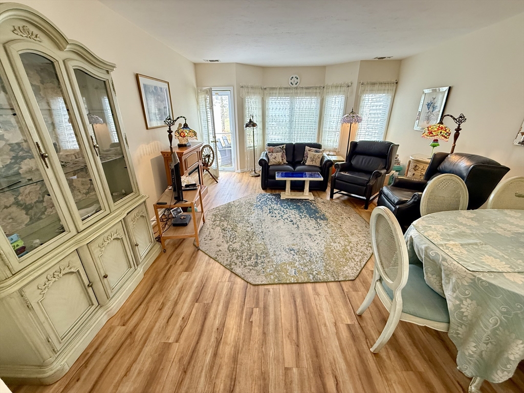 4 Westcliff Dr 4