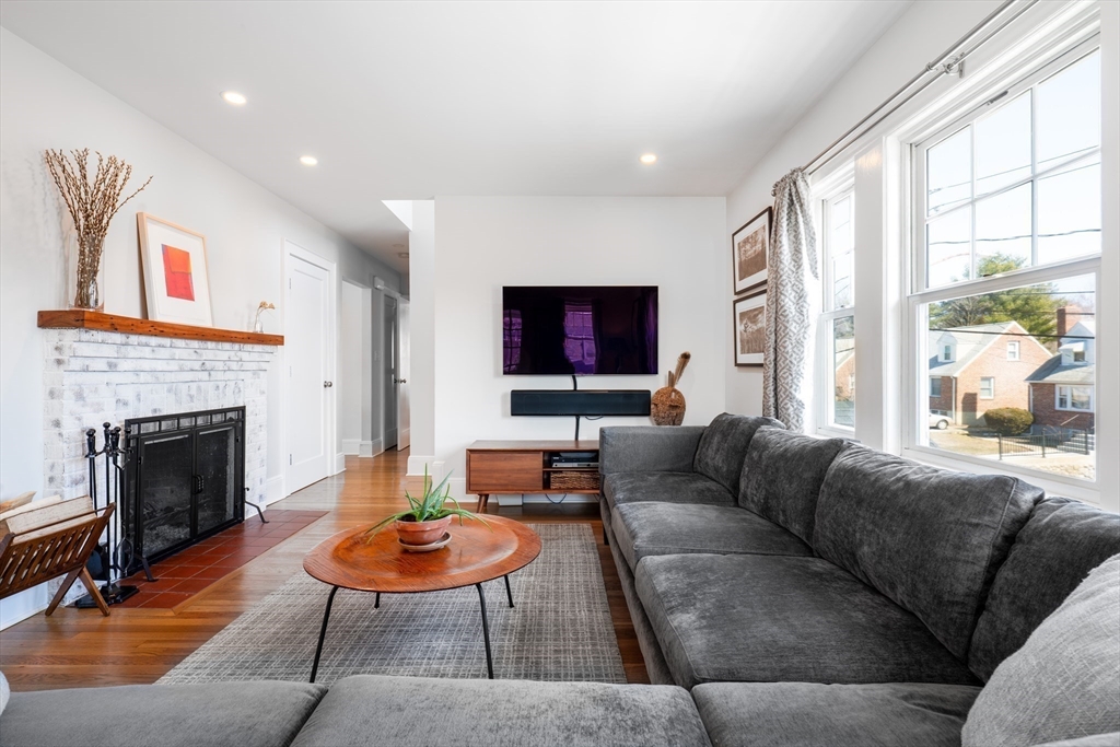 6 Hovey Road 6