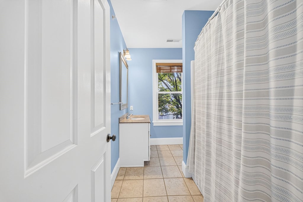 90 Taylor St #4, Waltham, MA, 90 Taylor St #4, Waltham, MA Photo #9