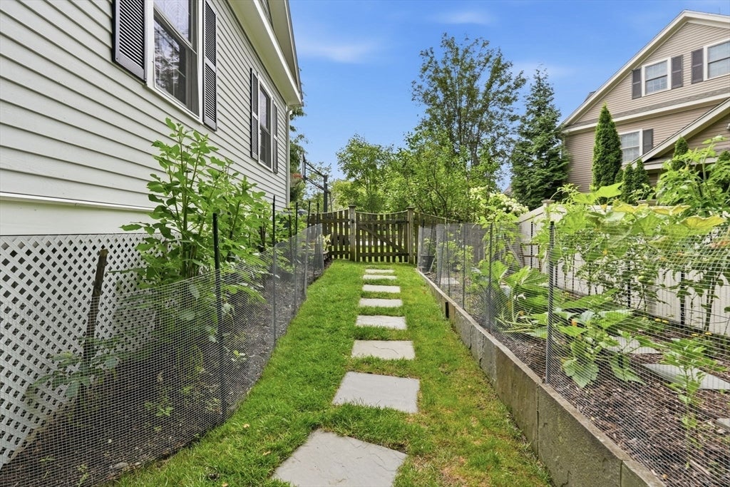 16 Gerber CIR #16, Needham, MA Photo #38
