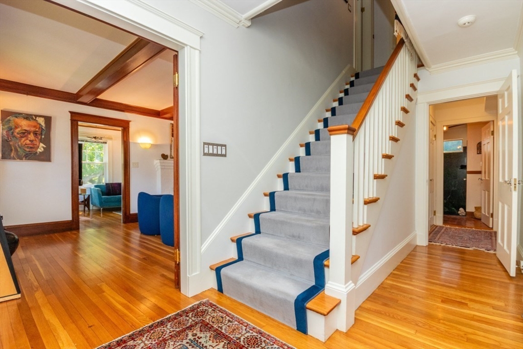 4 Charlotte Rd