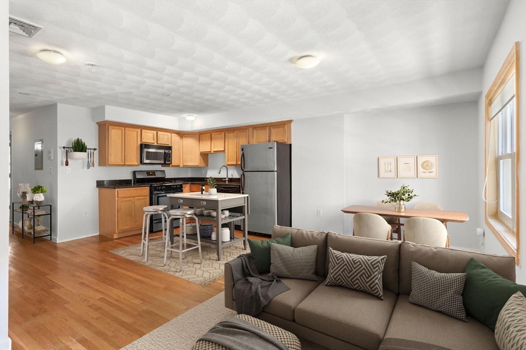 335-337 Meridian St 4