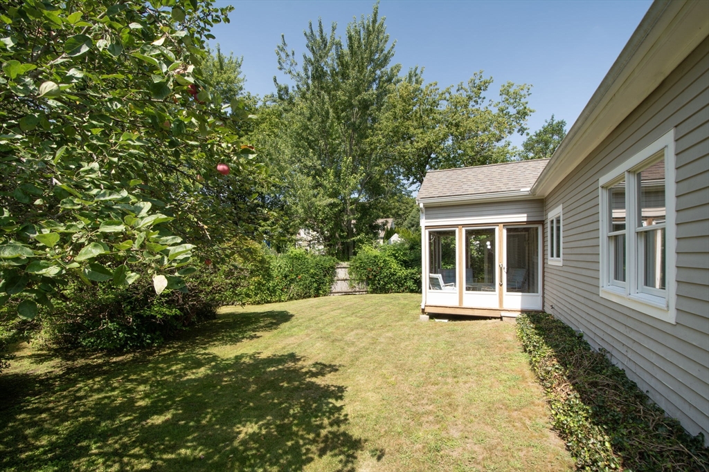 15 Cushing Rd