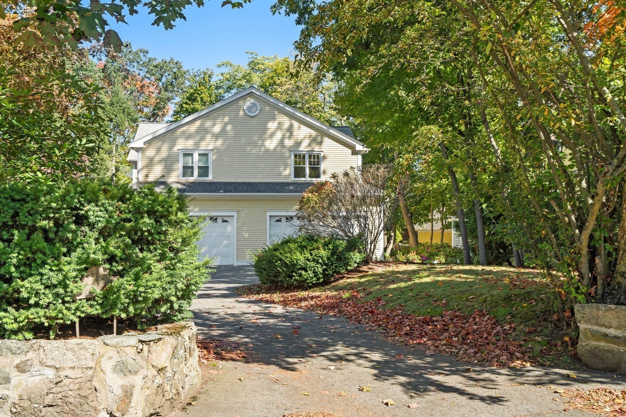 23-25 Woodbine St 23