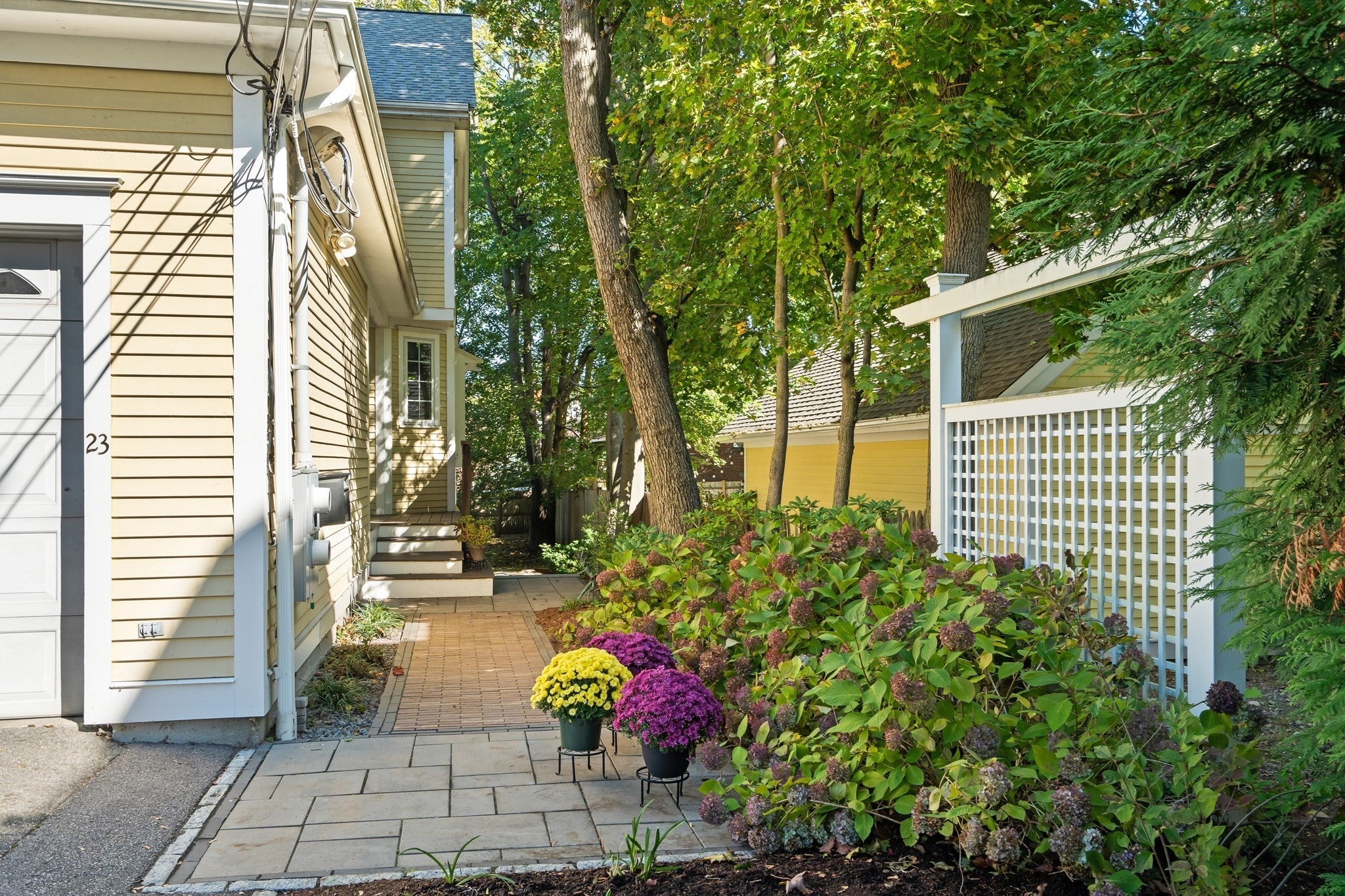23-25 Woodbine St 23