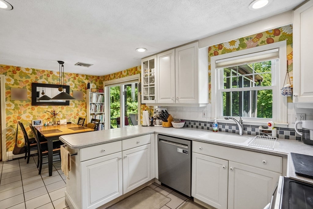 33 Carter Drive, Framingham, MA, 33 Carter Drive, Framingham, MA Photo #10