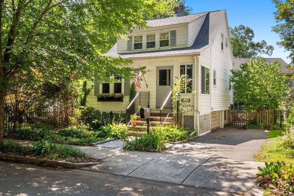 Photo of 16 Longfellow Rd, Arlington, MA