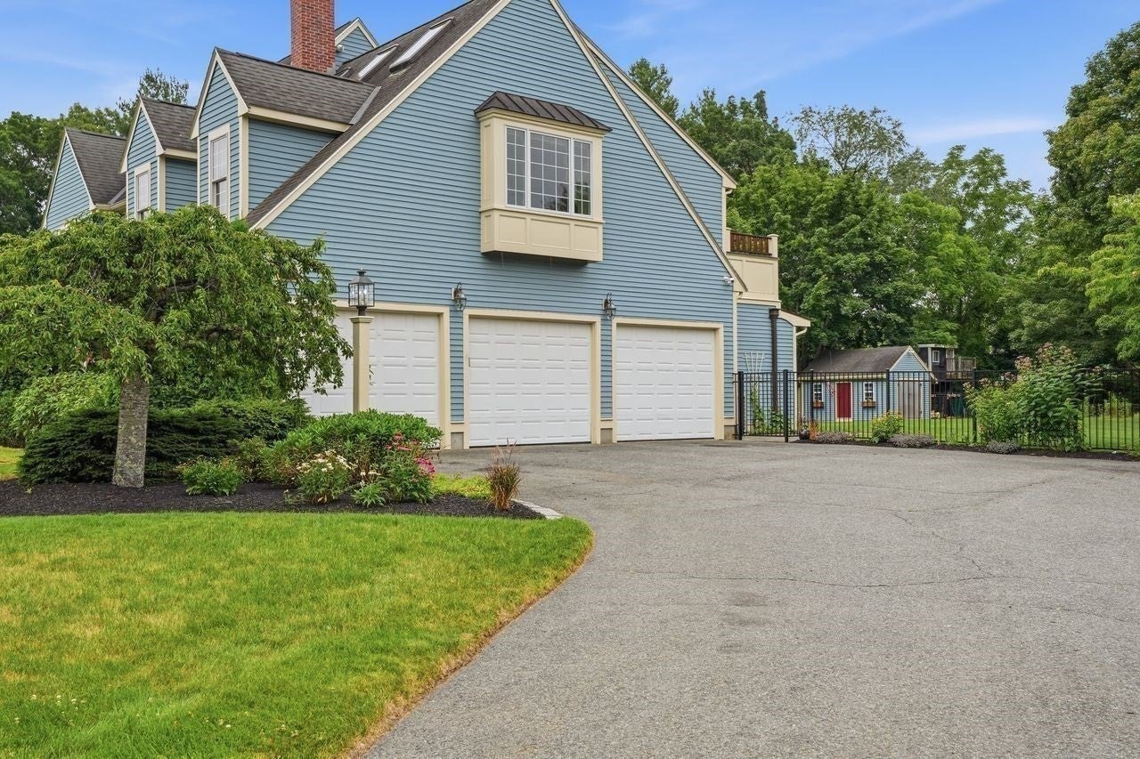 7 Rising Sun Ln, West Bridgewater MA 02379
