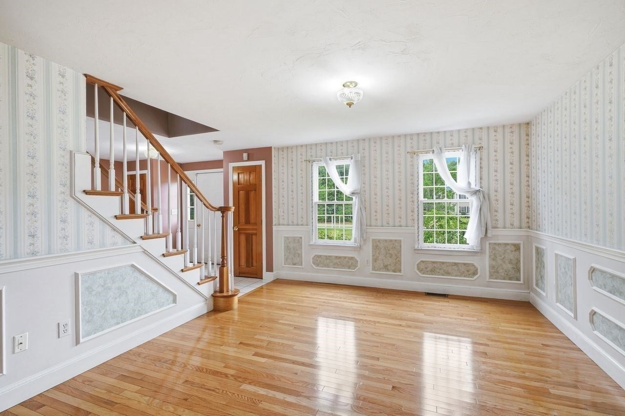 7 Rising Sun Ln