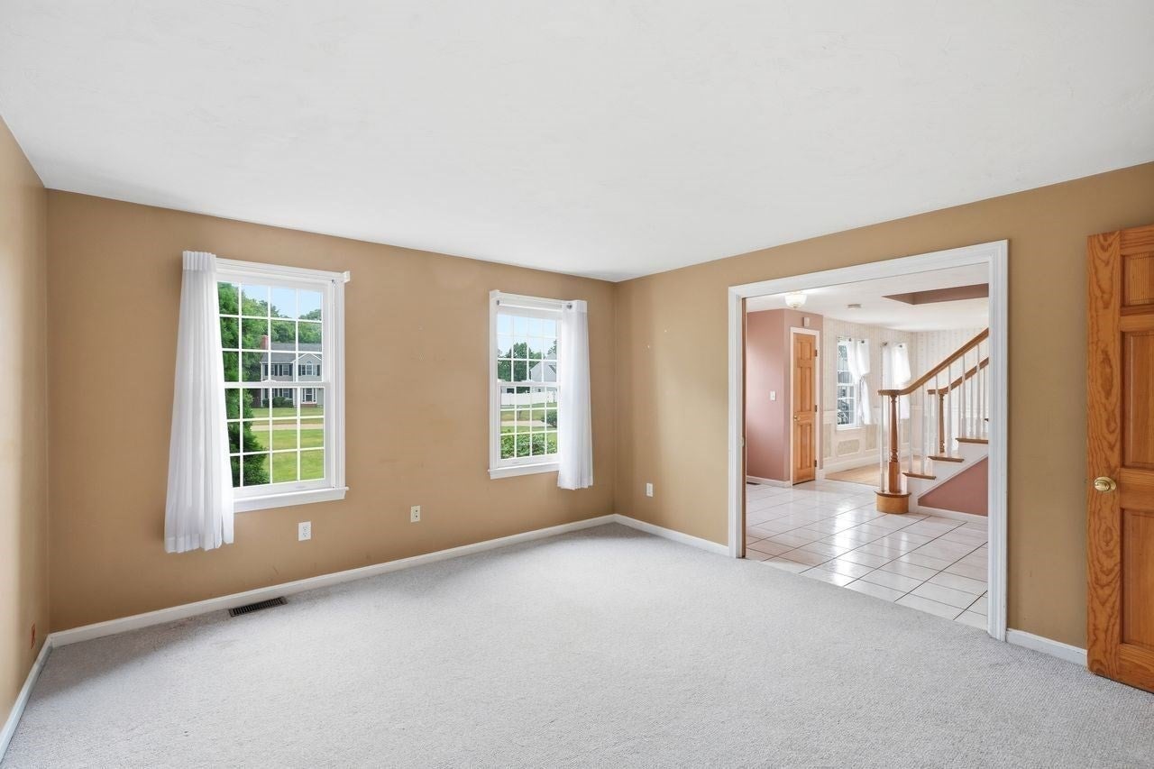 7 Rising Sun Ln