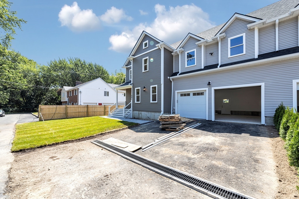 49 Corbett Ave