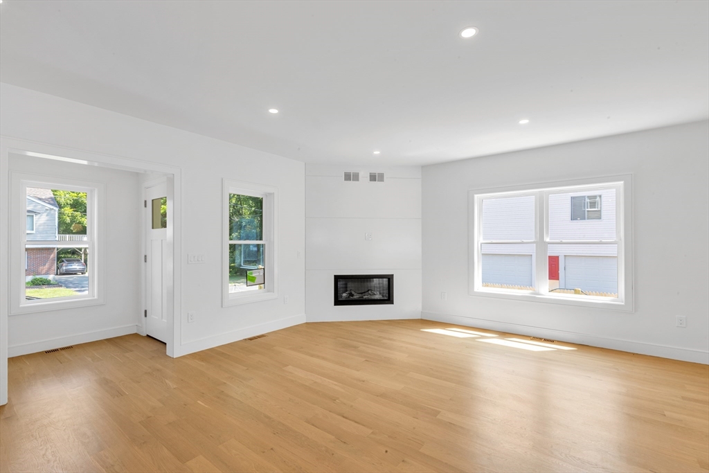 49 Corbett Ave