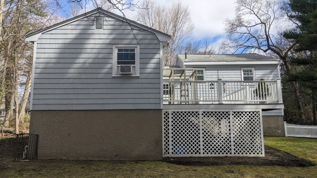 8 Mayfair St