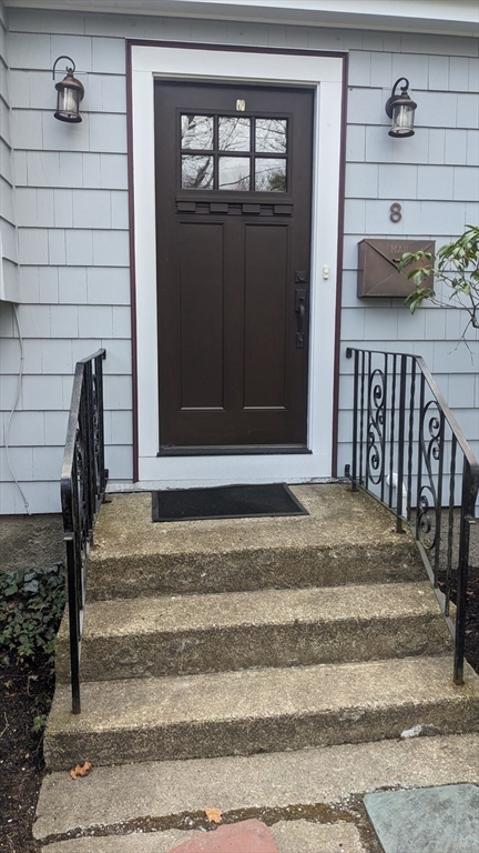 8 Mayfair St