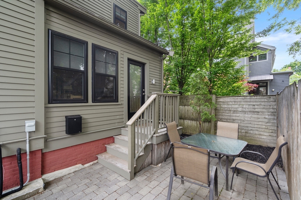 18 Cottage Ave