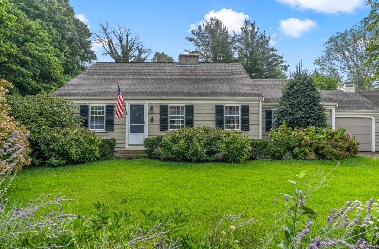 Photo of 11 Cedar Lane, Cohasset, MA