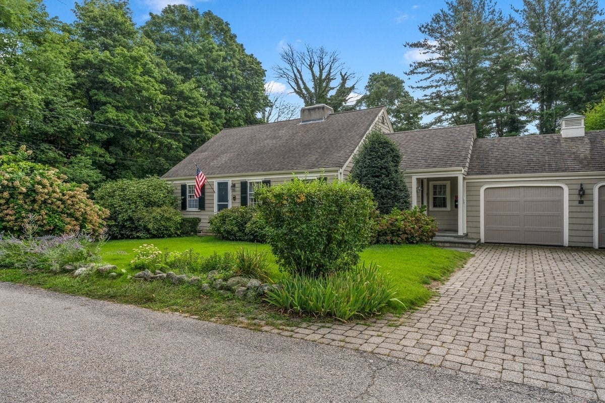 11 Cedar Lane, Cohasset, MA Photo #2