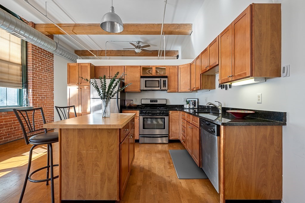 160 Fremont St 204