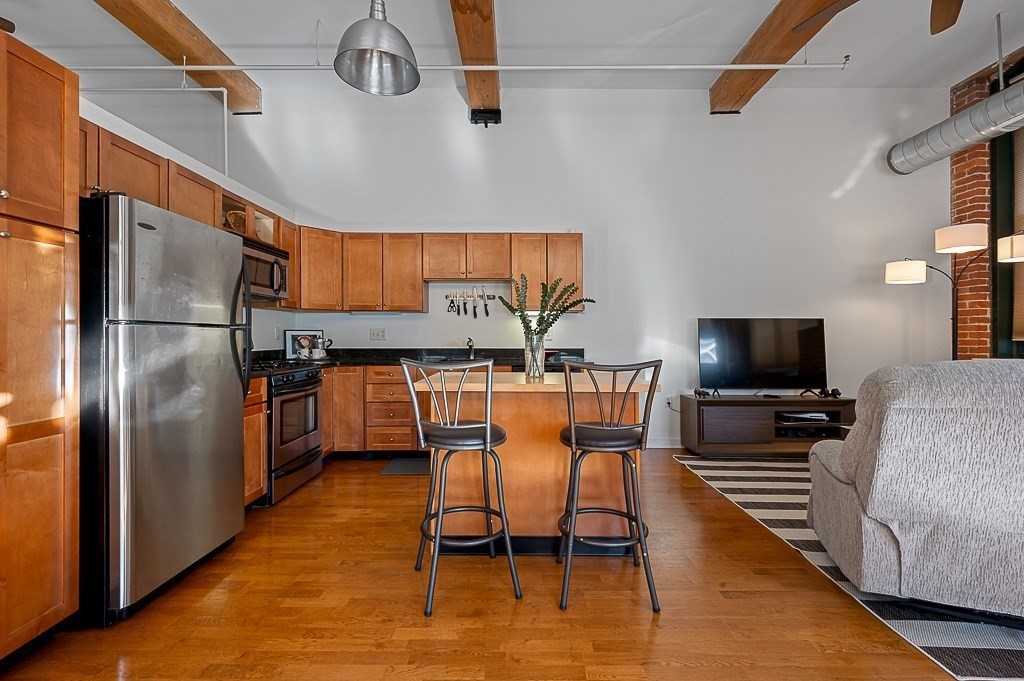 160 Fremont St 204