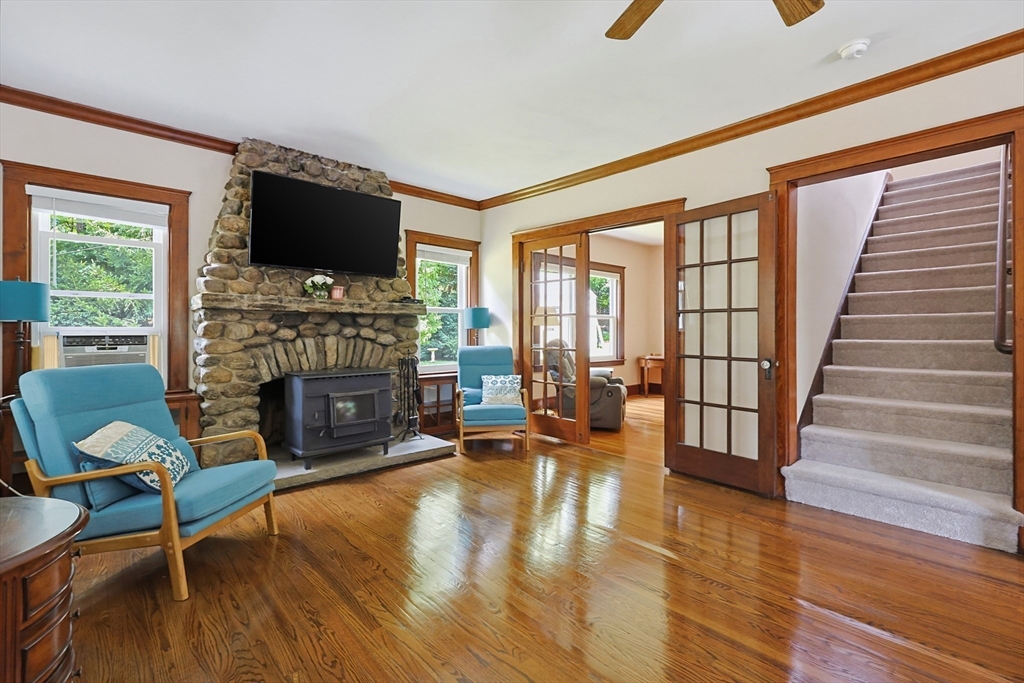 733 Pleasant St