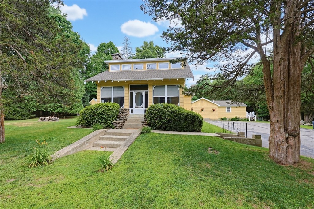 733 Pleasant St